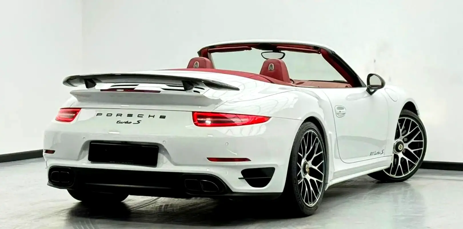 PORSCHE Carrera / 911 Turbo S 2015 - photo 3 - Import Émirats | International Cars