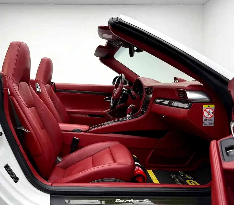 PORSCHE Carrera / 911 Turbo S 2015 - photo 9 - Import Émirats | International Cars