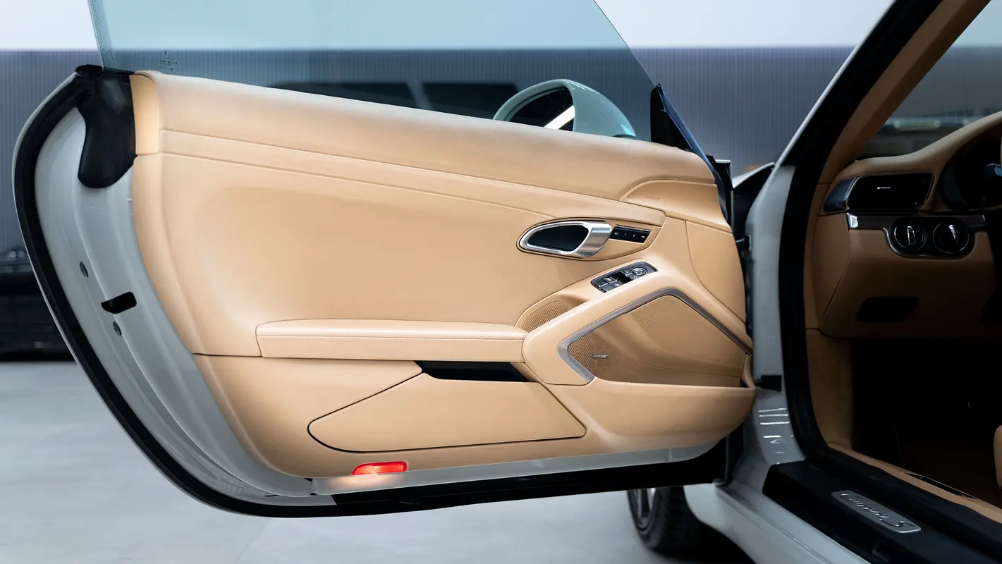 PORSCHE Carrera / 911 Carrera S 2014 - photo 12 - Import Émirats | International Cars