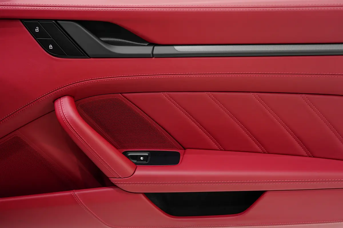 PORSCHE Carrera / 911 GTS 2024 - photo 11 - Import Émirats | International Cars