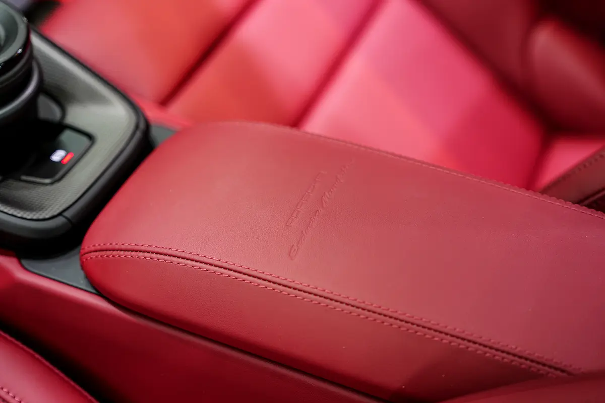 PORSCHE Carrera / 911 GTS 2024 - photo 9 - Import Émirats | International Cars