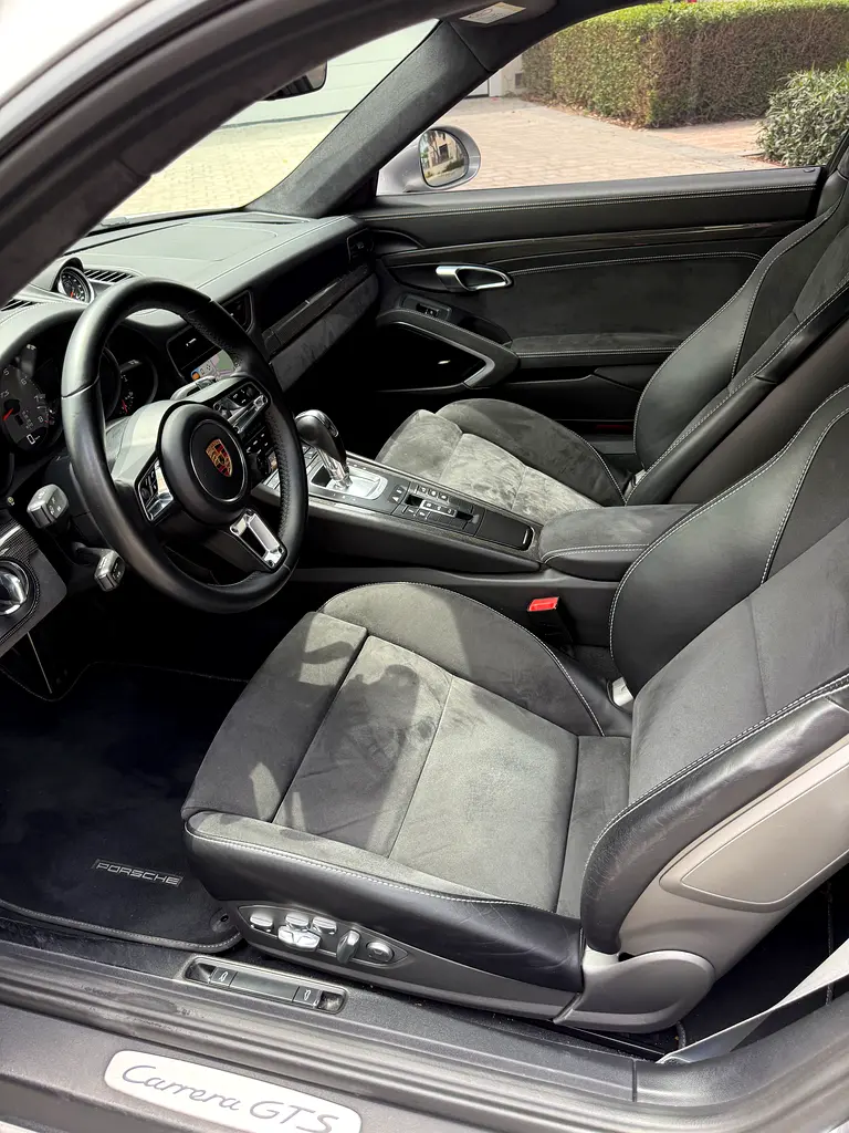PORSCHE Carrera / 911 GTS 2017 - photo 10 - Import Émirats | International Cars
