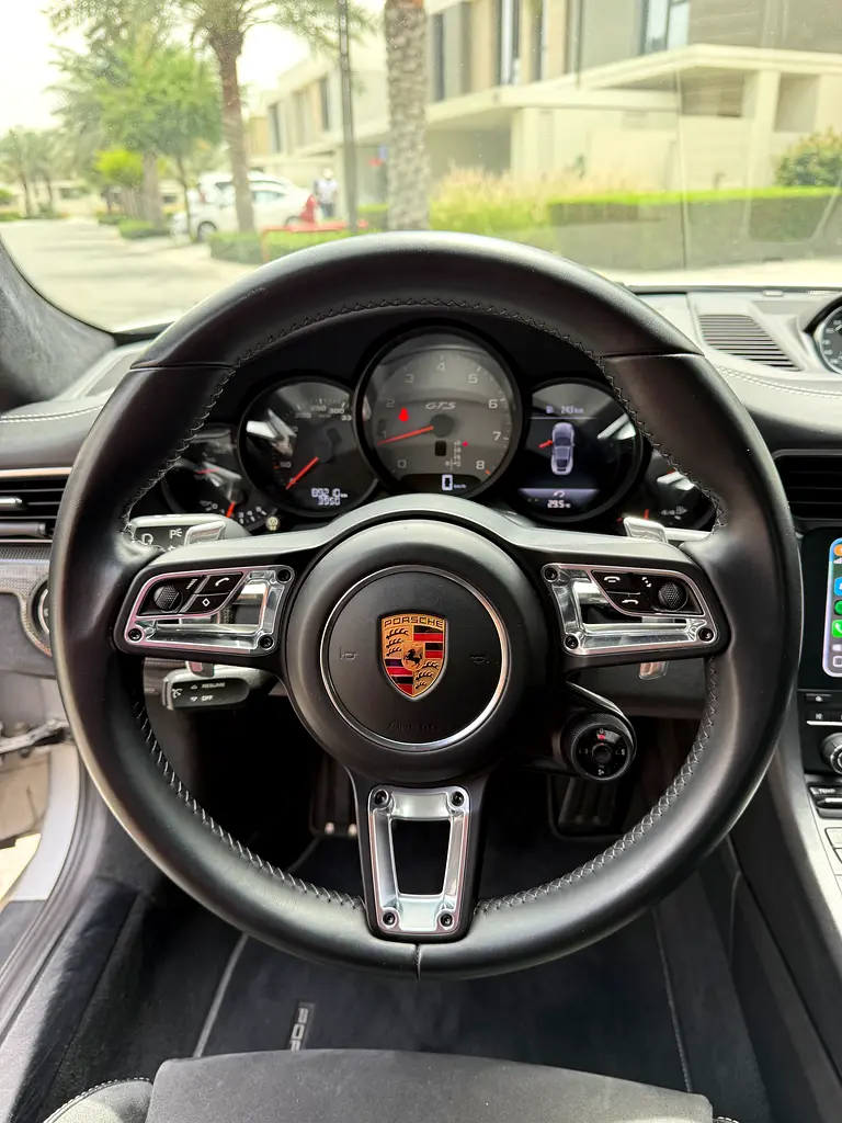 PORSCHE Carrera / 911 GTS 2017 - photo 9 - Import Émirats | International Cars