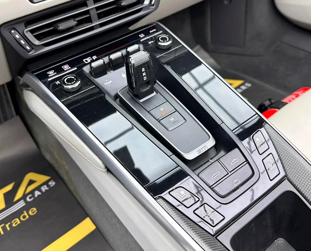 PORSCHE Carrera / 911 Carrera S 2020 - photo 11 - Import Émirats | International Cars