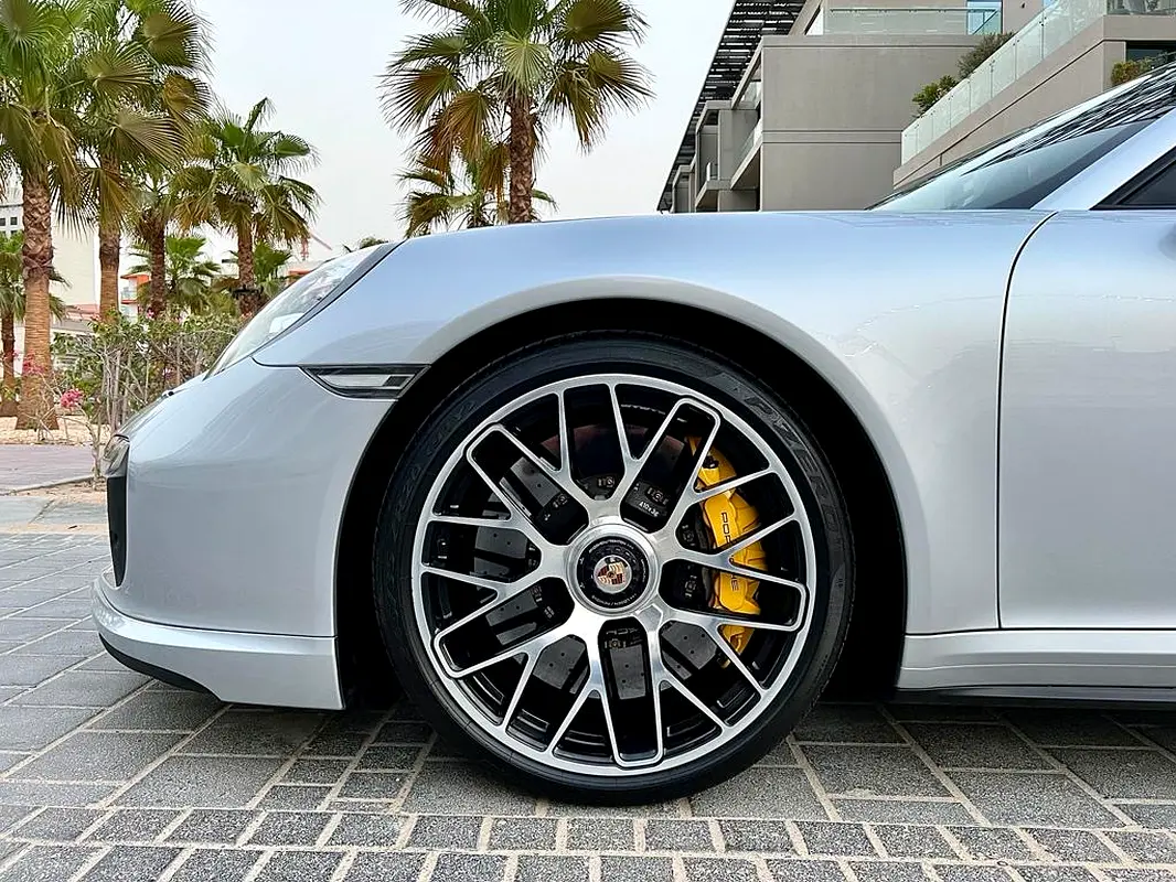 PORSCHE Carrera / 911 Turbo S 2015 - photo 3 - Import Émirats | International Cars