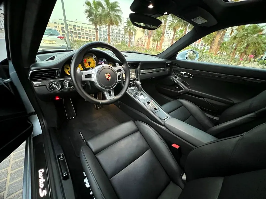 PORSCHE Carrera / 911 Turbo S 2015 - photo 4 - Import Émirats | International Cars