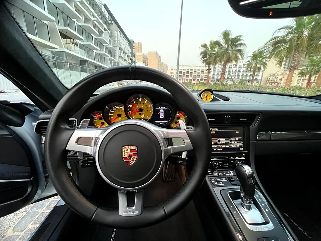 PORSCHE Carrera / 911 Turbo S 2015 - photo 5 - Import Émirats | International Cars