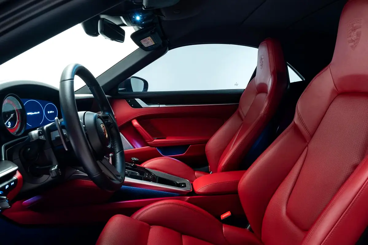 PORSCHE Carrera / 911 Turbo S 2024 - photo 10 - Import Émirats | International Cars