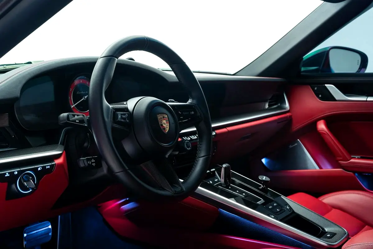 PORSCHE Carrera / 911 Turbo S 2024 - photo 9 - Import Émirats | International Cars