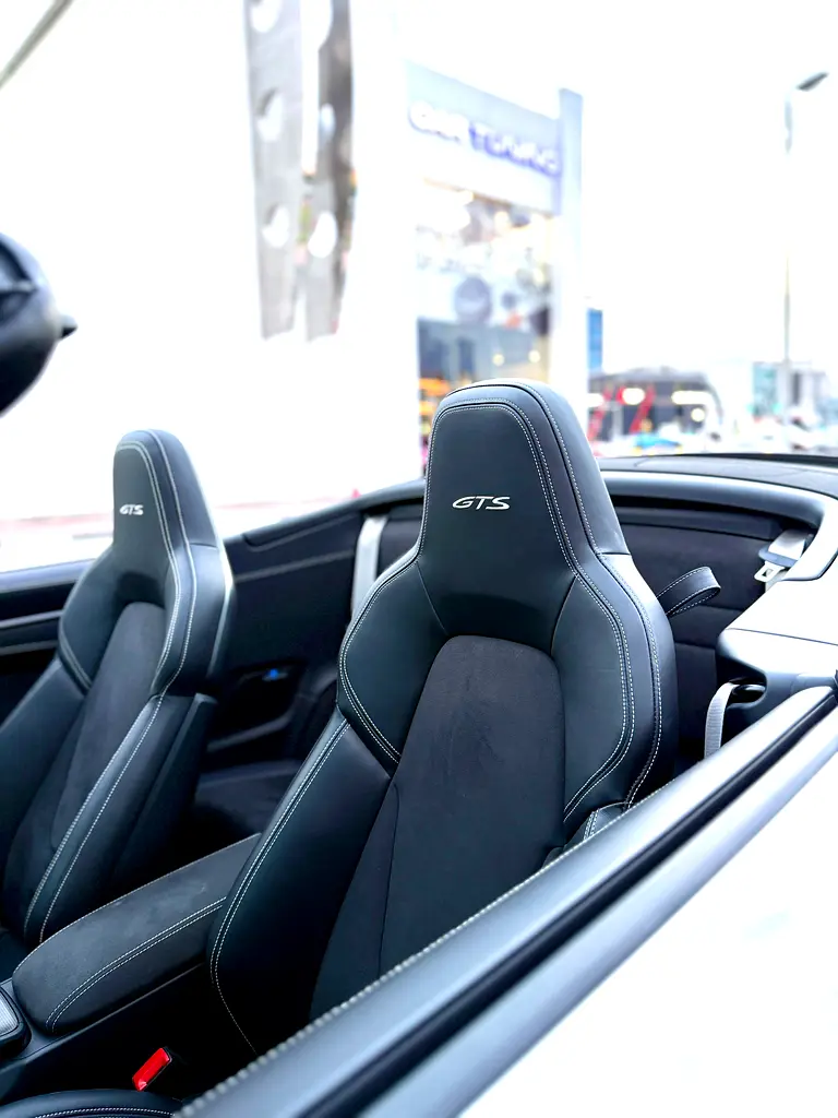 PORSCHE Carrera / 911 GTS 2023 - photo 10 - Import Émirats | International Cars