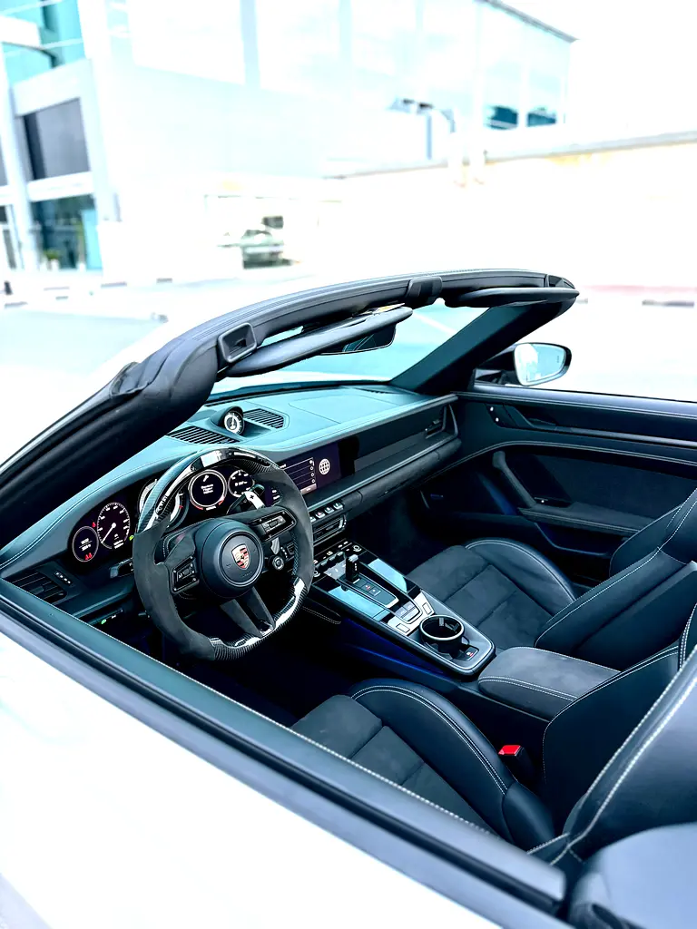 PORSCHE Carrera / 911 GTS 2023 - photo 8 - Import Émirats | International Cars