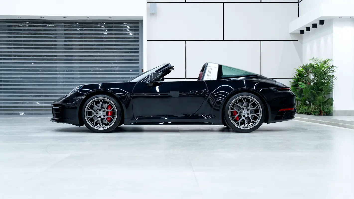 PORSCHE Carrera / 911 Targa 4S 2024 - photo 5 - Import Émirats | International Cars