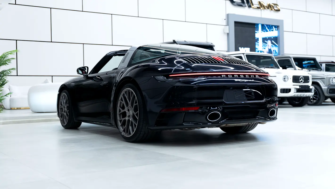 PORSCHE Carrera / 911 Targa 4S 2024 - photo 7 - Import Émirats | International Cars