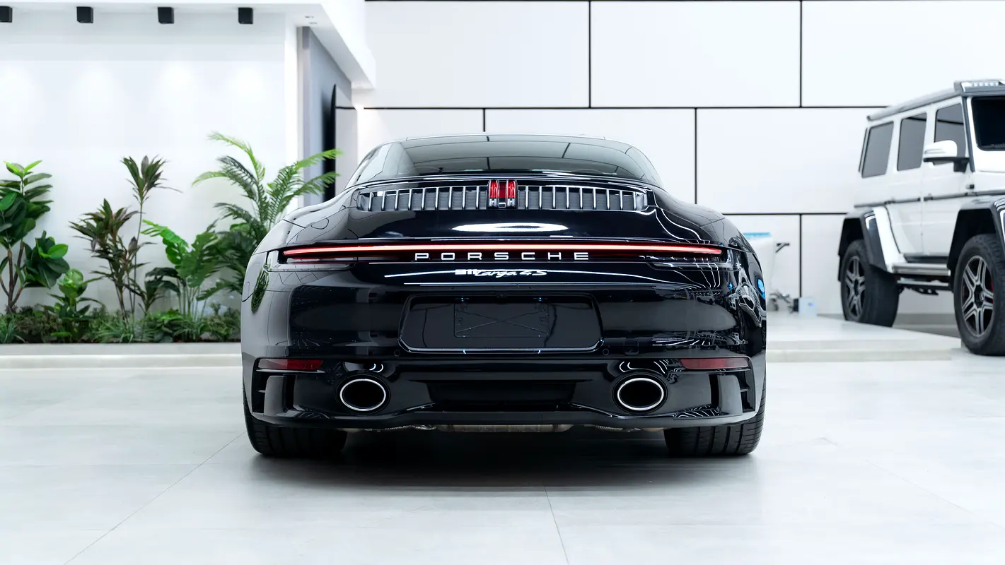 PORSCHE Carrera / 911 Targa 4S 2024 - photo 8 - Import Émirats | International Cars