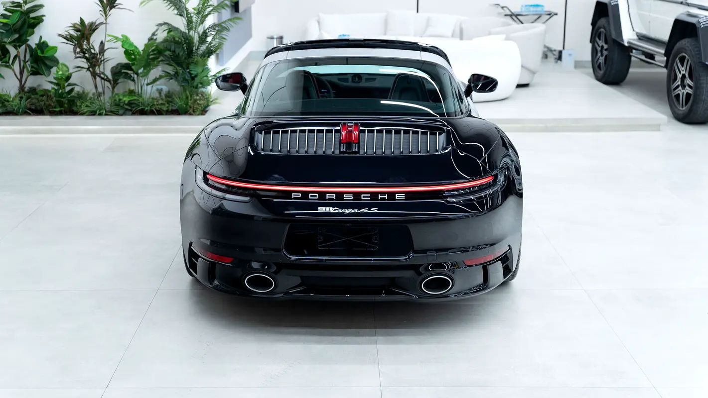 PORSCHE Carrera / 911 Targa 4S 2024 - photo 9 - Import Émirats | International Cars