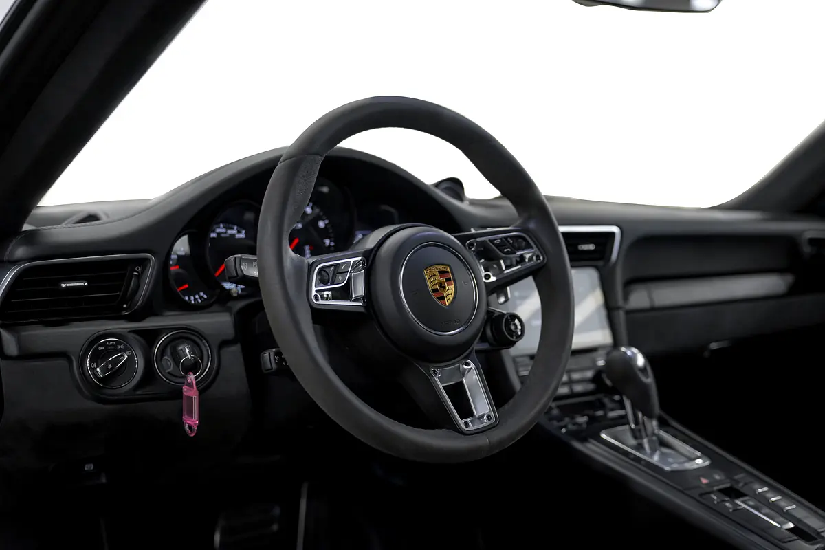 PORSCHE Carrera / 911 4 GTS 2018 - photo 10 - Import Émirats | International Cars