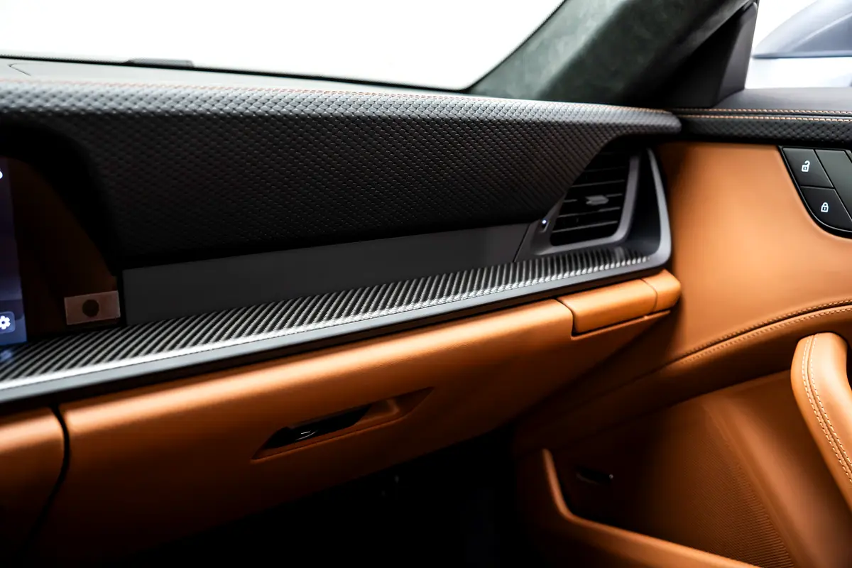 PORSCHE Carrera / 911 GT3 2026 - photo 11 - Import Émirats | International Cars