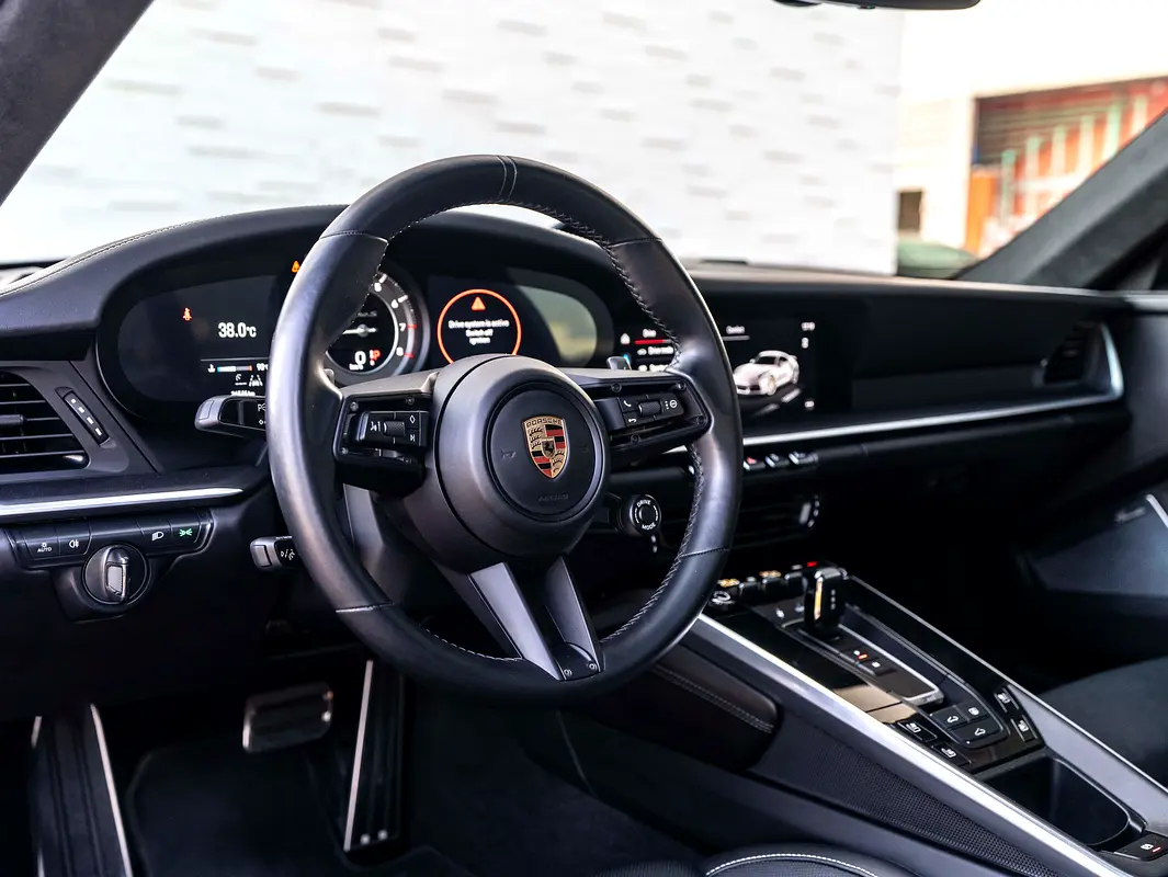 PORSCHE Carrera / 911 Turbo S 2023 - photo 10 - Import Émirats | International Cars