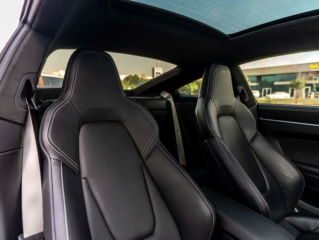 PORSCHE Carrera / 911 Turbo S 2023 - photo 12 - Import Émirats | International Cars