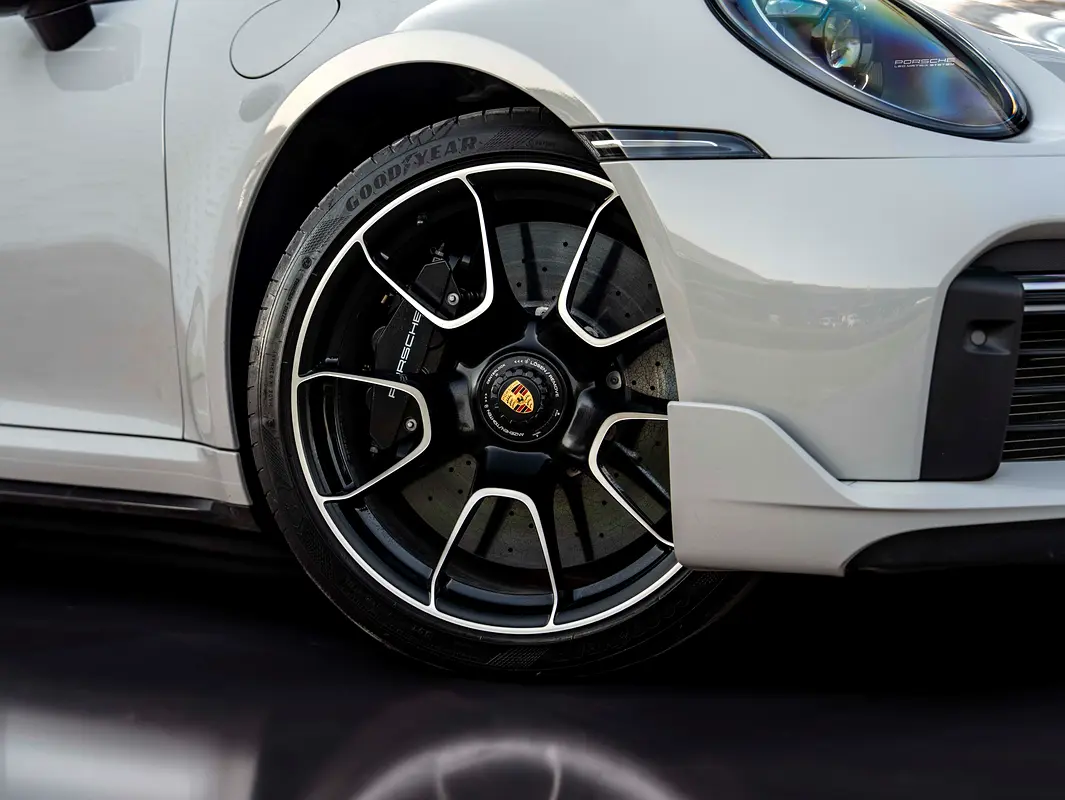 PORSCHE Carrera / 911 Turbo S 2023 - photo 5 - Import Émirats | International Cars