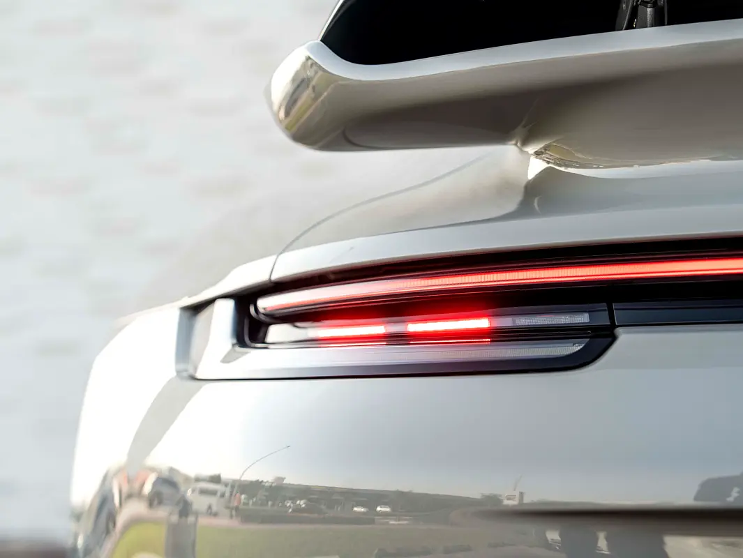 PORSCHE Carrera / 911 Turbo S 2023 - photo 8 - Import Émirats | International Cars