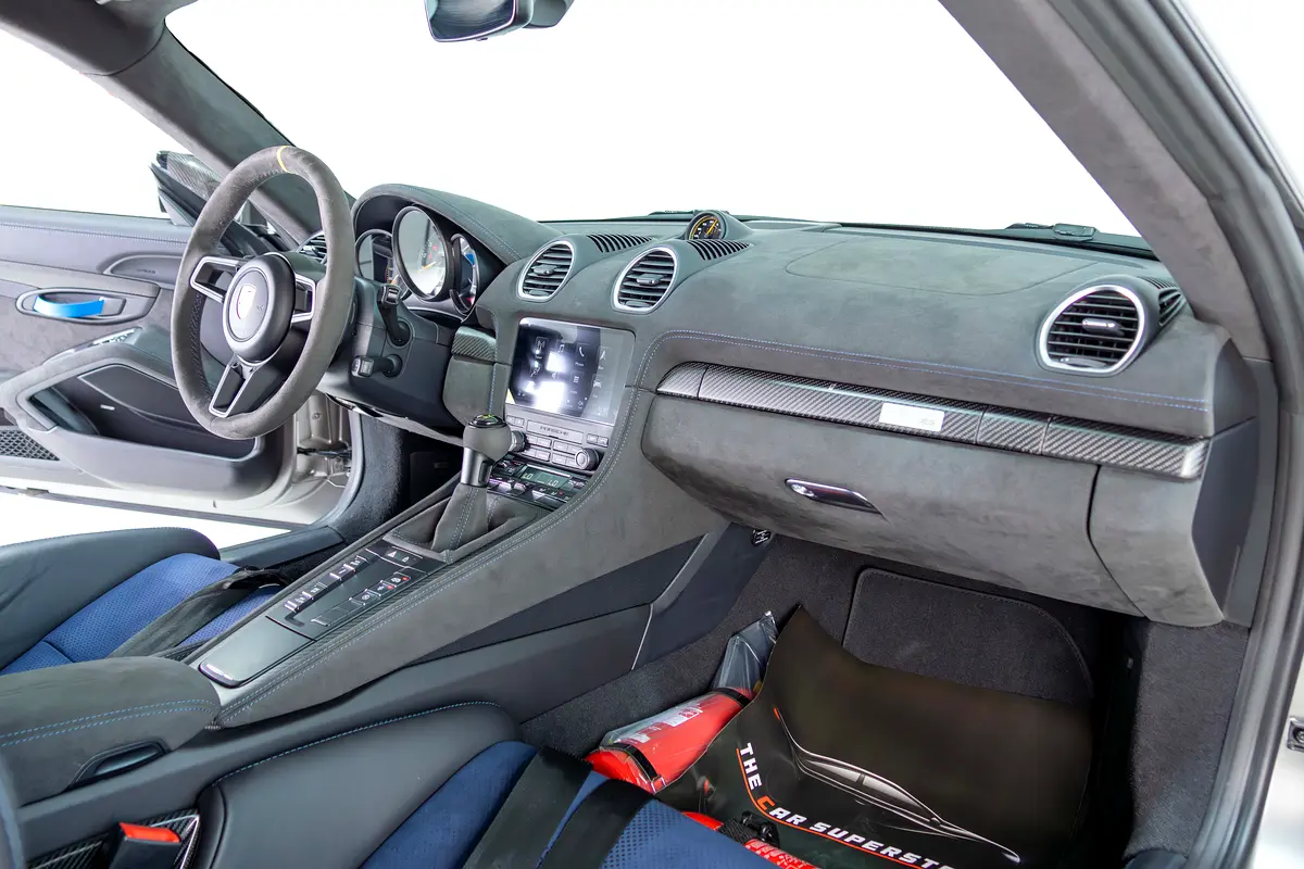 PORSCHE Cayman GT4 RS 2024 - photo 10 - Import Émirats | International Cars