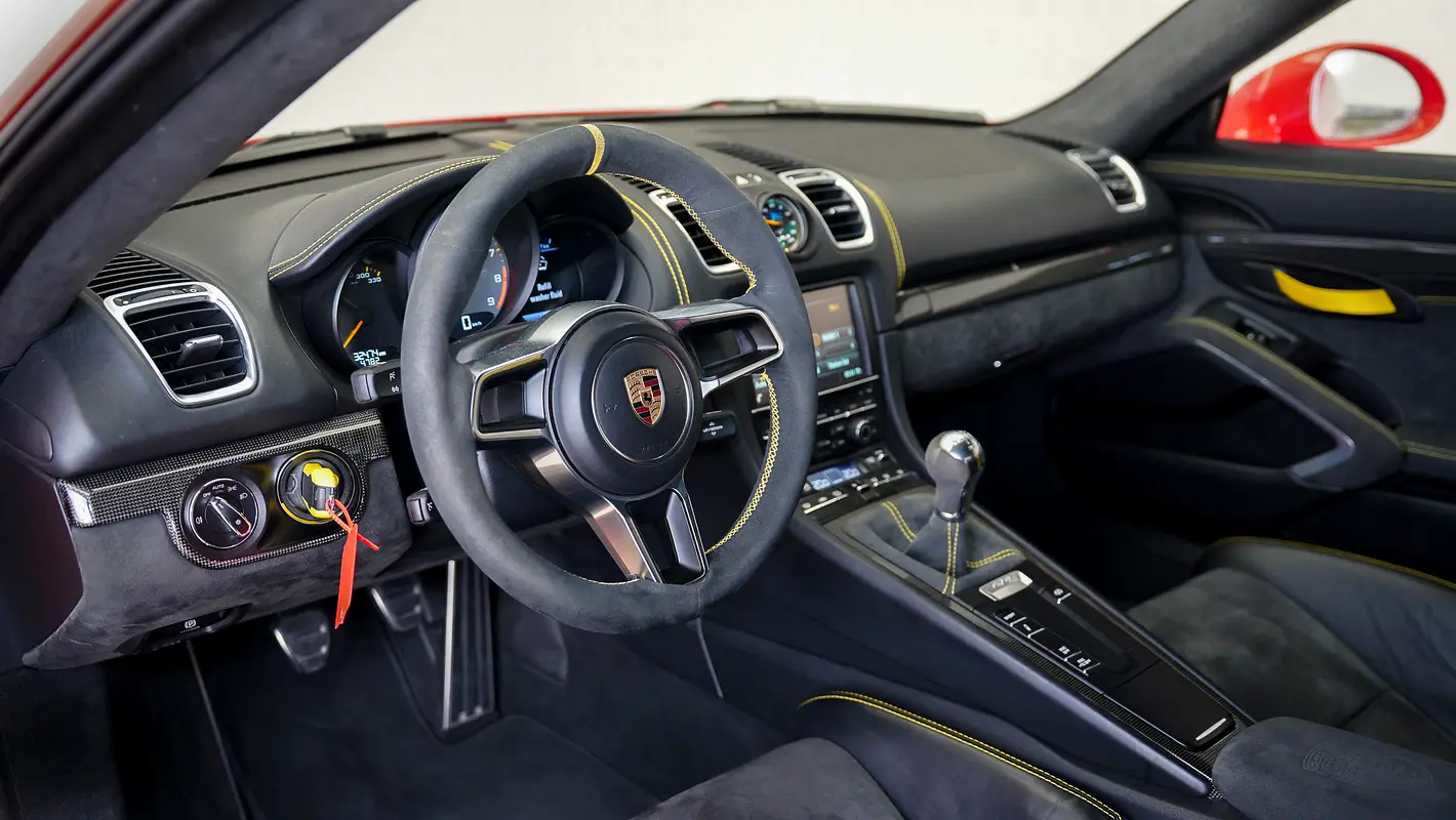 PORSCHE Cayman GT4 2016 - photo 4 - Import Émirats | International Cars