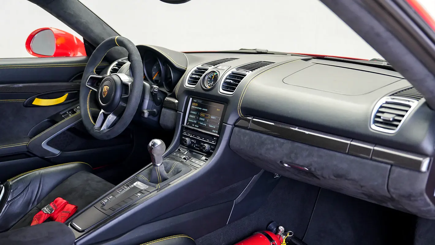 PORSCHE Cayman GT4 2016 - photo 6 - Import Émirats | International Cars