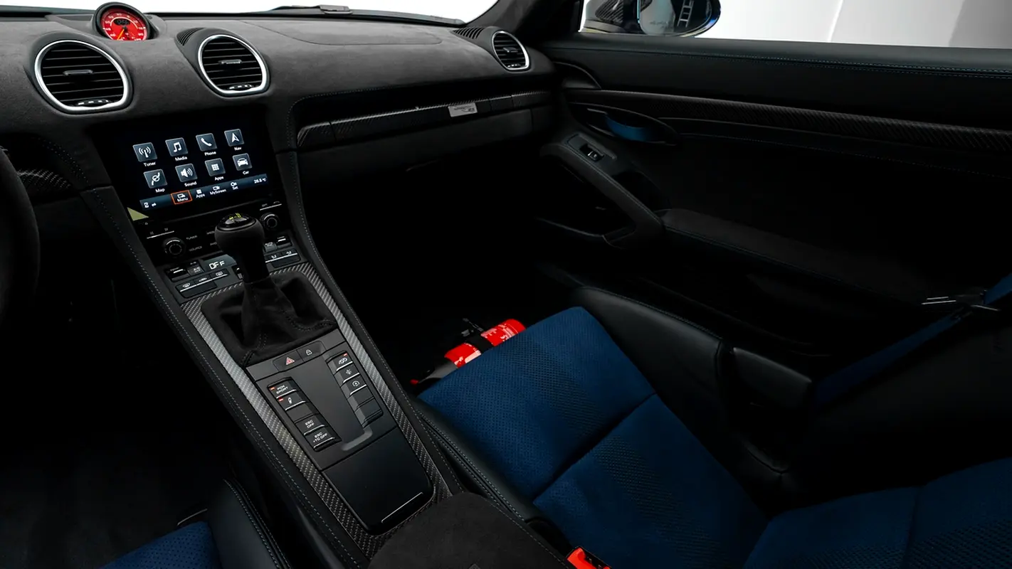 PORSCHE Cayman GT4 RS 2022 - photo 10 - Import Émirats | International Cars