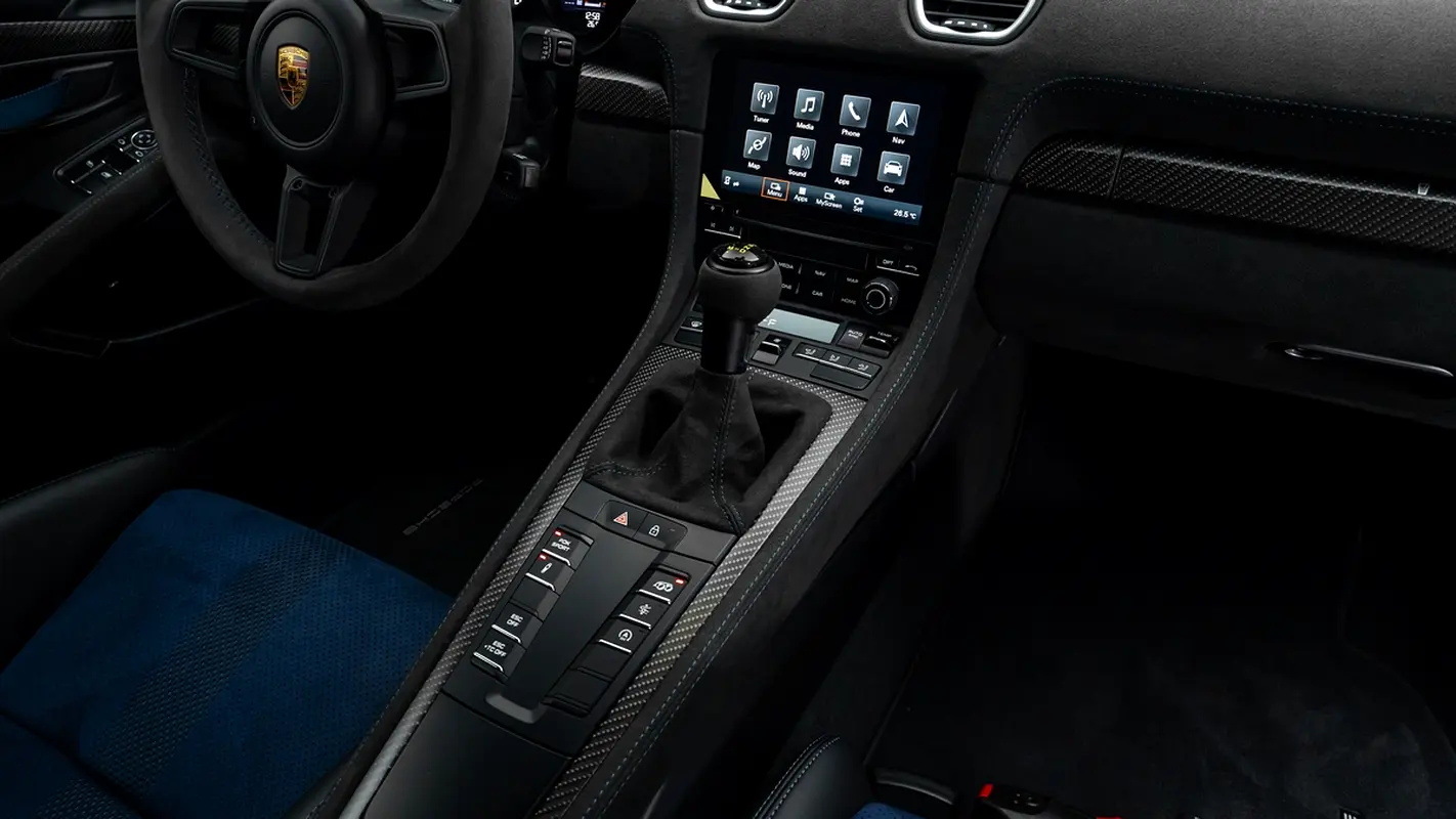 PORSCHE Cayman GT4 RS 2022 - photo 11 - Import Émirats | International Cars