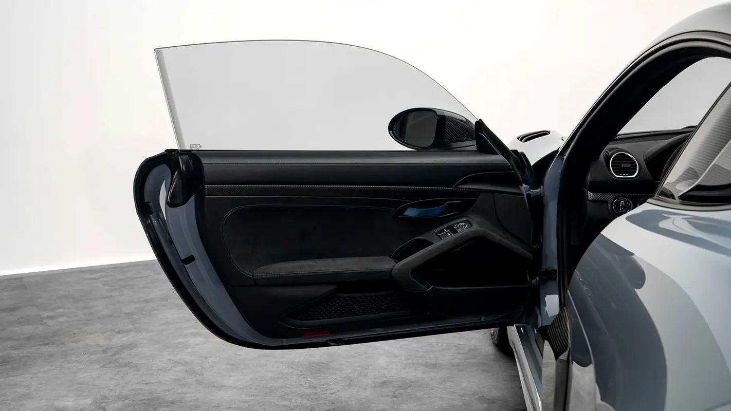 PORSCHE Cayman GT4 RS 2022 - photo 7 - Import Émirats | International Cars