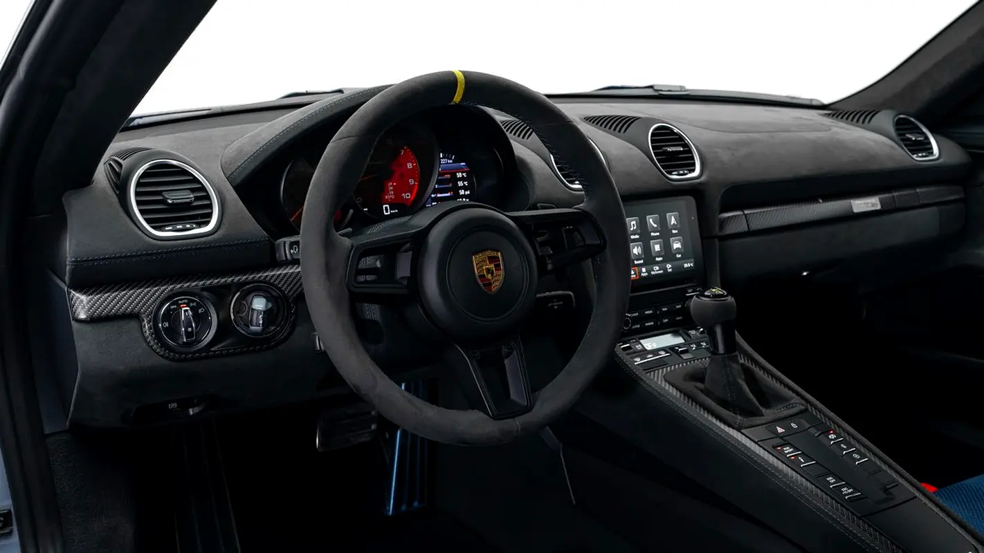 PORSCHE Cayman GT4 RS 2022 - photo 9 - Import Émirats | International Cars