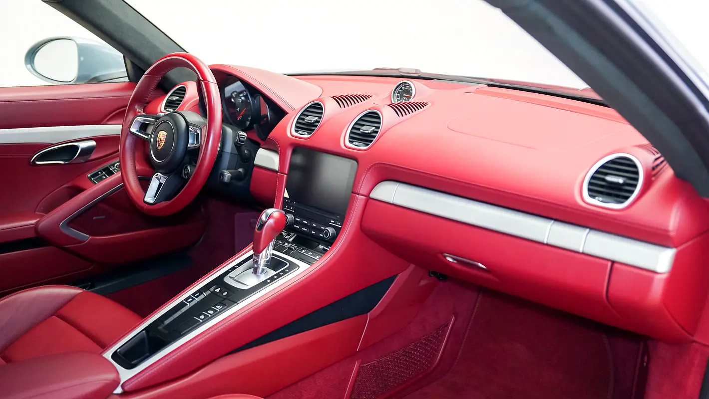 PORSCHE Cayman GTS 2023 - photo 7 - Import Émirats | International Cars