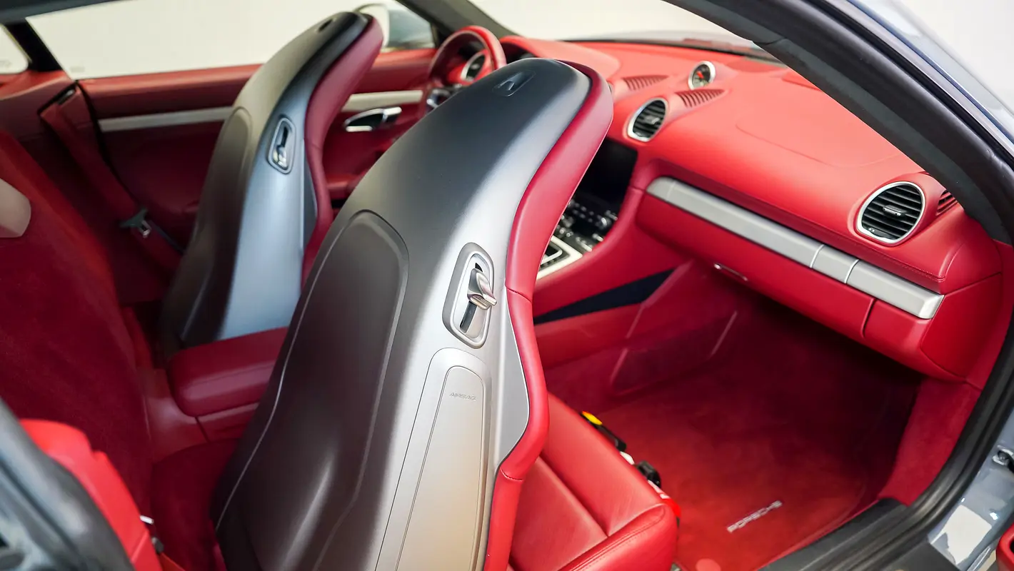 PORSCHE Cayman GTS 2023 - photo 8 - Import Émirats | International Cars