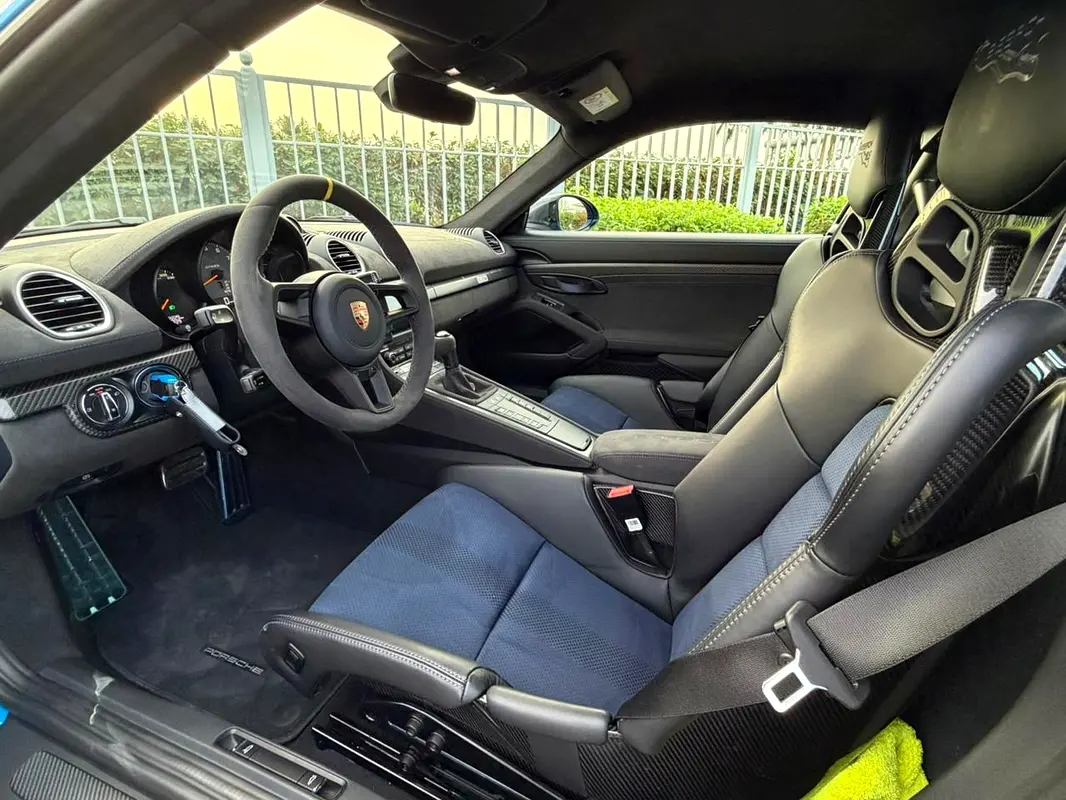 PORSCHE Cayman GT4 RS 2024 - photo 11 - Import Émirats | International Cars