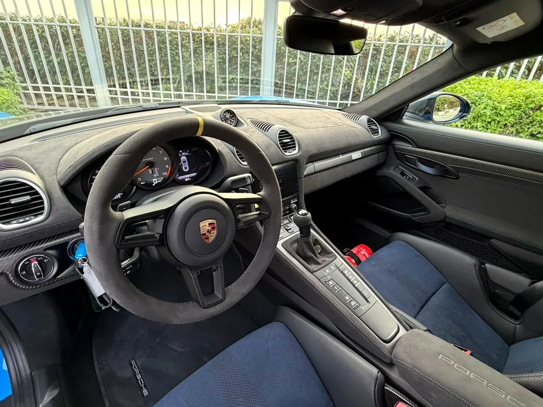 PORSCHE Cayman GT4 RS 2024 - photo 12 - Import Émirats | International Cars