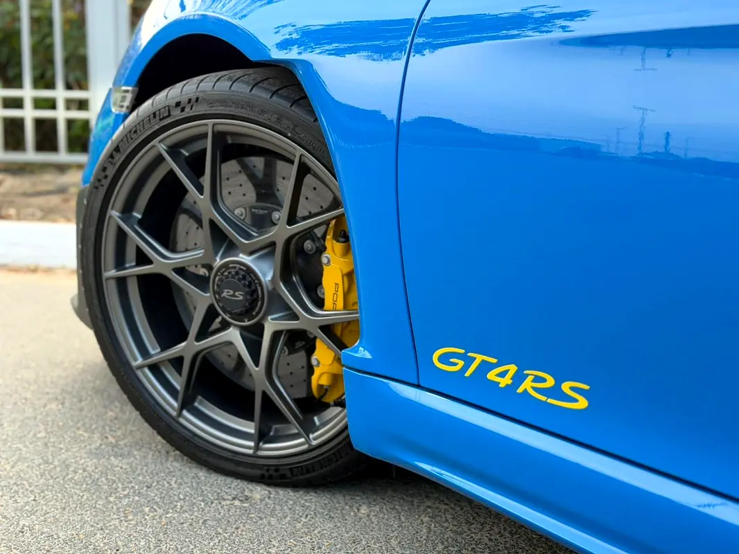 PORSCHE Cayman GT4 RS 2024 - photo 8 - Import Émirats | International Cars