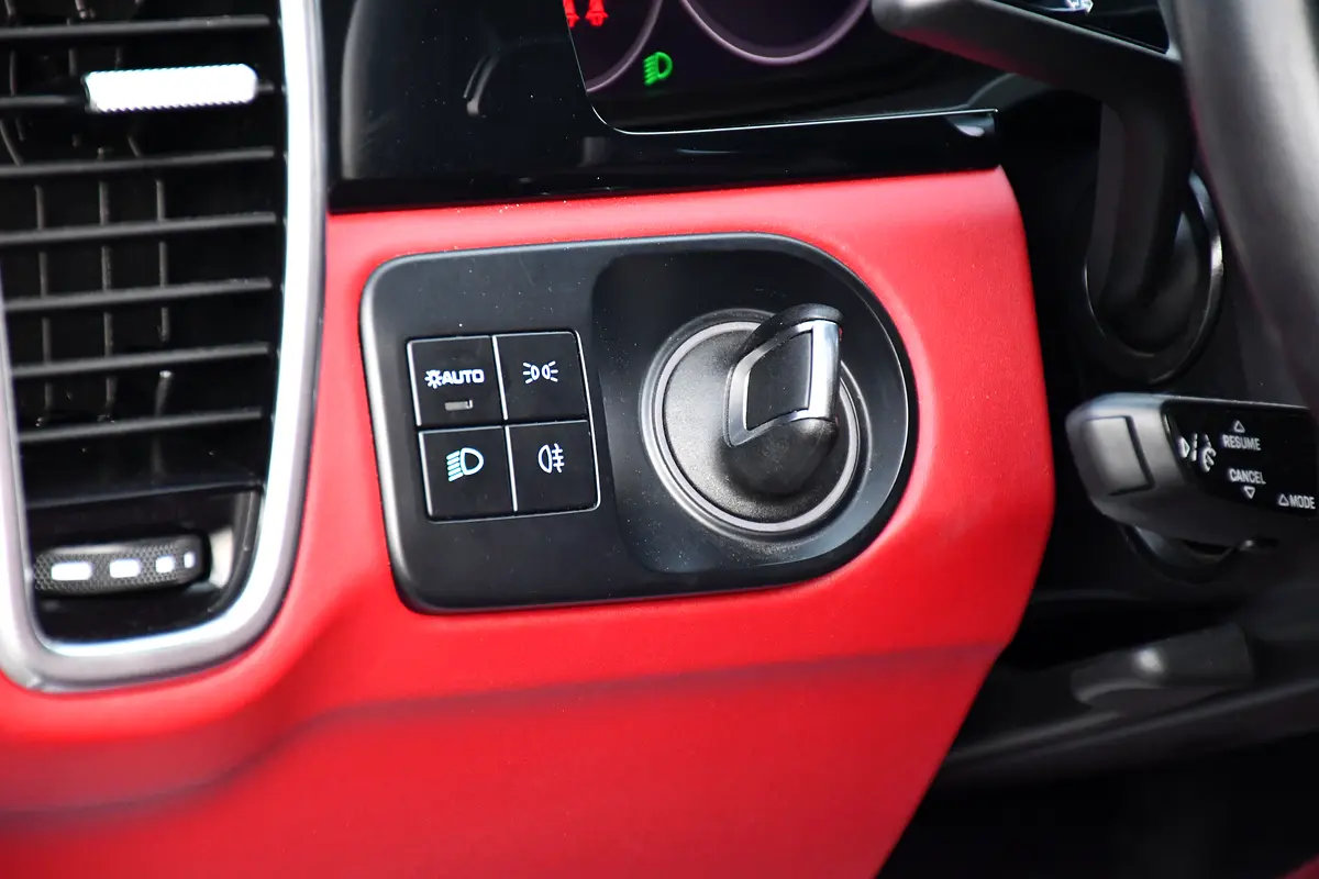 PORSCHE Cayenne Other 2022 - photo 10 - Import Émirats | International Cars