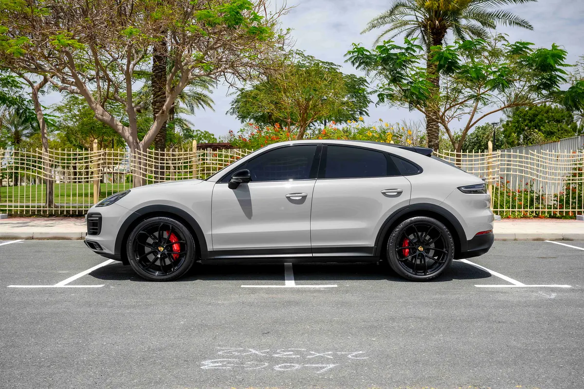PORSCHE Cayenne GTS 2023 - photo 11 - Import Émirats | International Cars