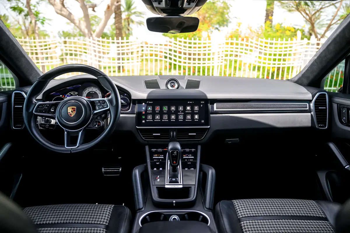 PORSCHE Cayenne GTS 2023 - photo 12 - Import Émirats | International Cars