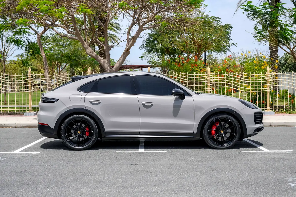 PORSCHE Cayenne GTS 2023 - photo 5 - Import Émirats | International Cars