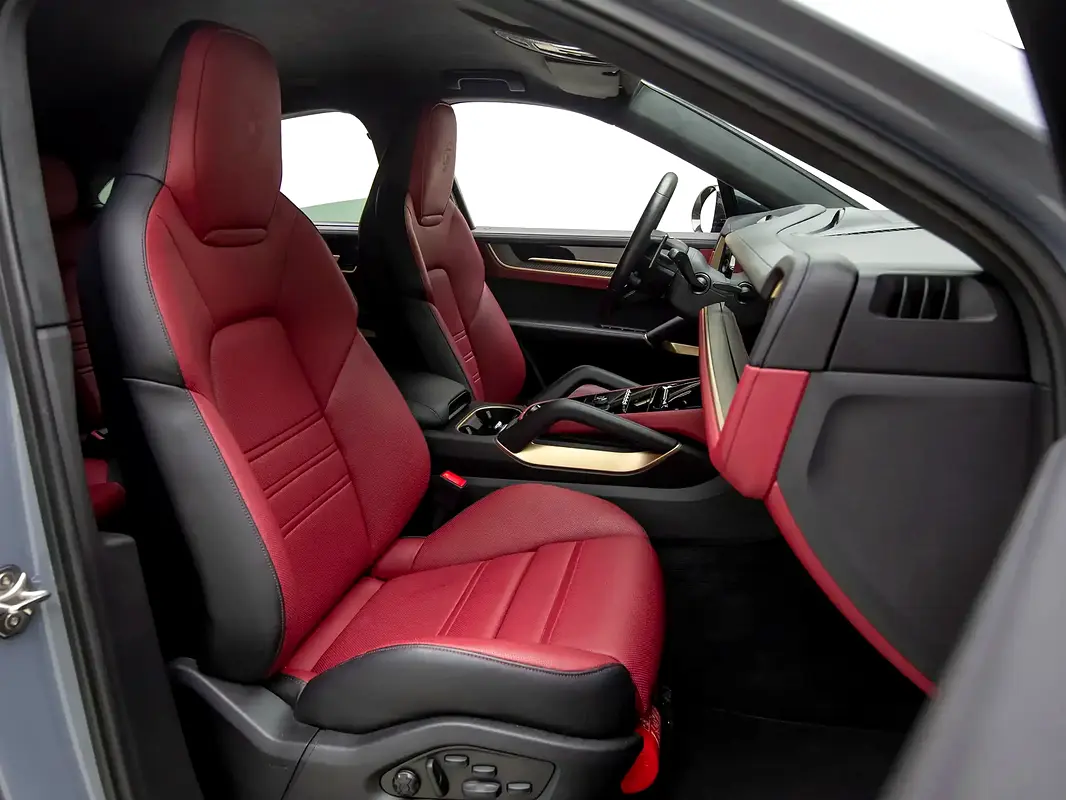 PORSCHE Cayenne Turbo GT 2024 - photo 11 - Import Émirats | International Cars