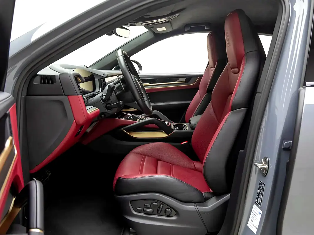 PORSCHE Cayenne Turbo GT 2024 - photo 9 - Import Émirats | International Cars