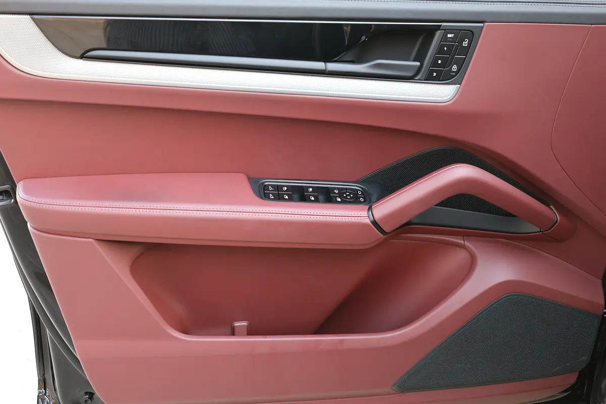 PORSCHE Cayenne Sport Chrono Package 2024 - photo 10 - Import Émirats | International Cars