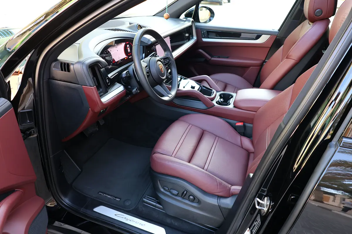 PORSCHE Cayenne Sport Chrono Package 2024 - photo 12 - Import Émirats | International Cars