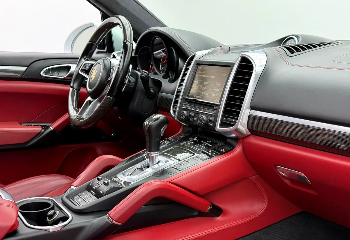 PORSCHE Cayenne GTS 2016 - photo 7 - Import Émirats | International Cars