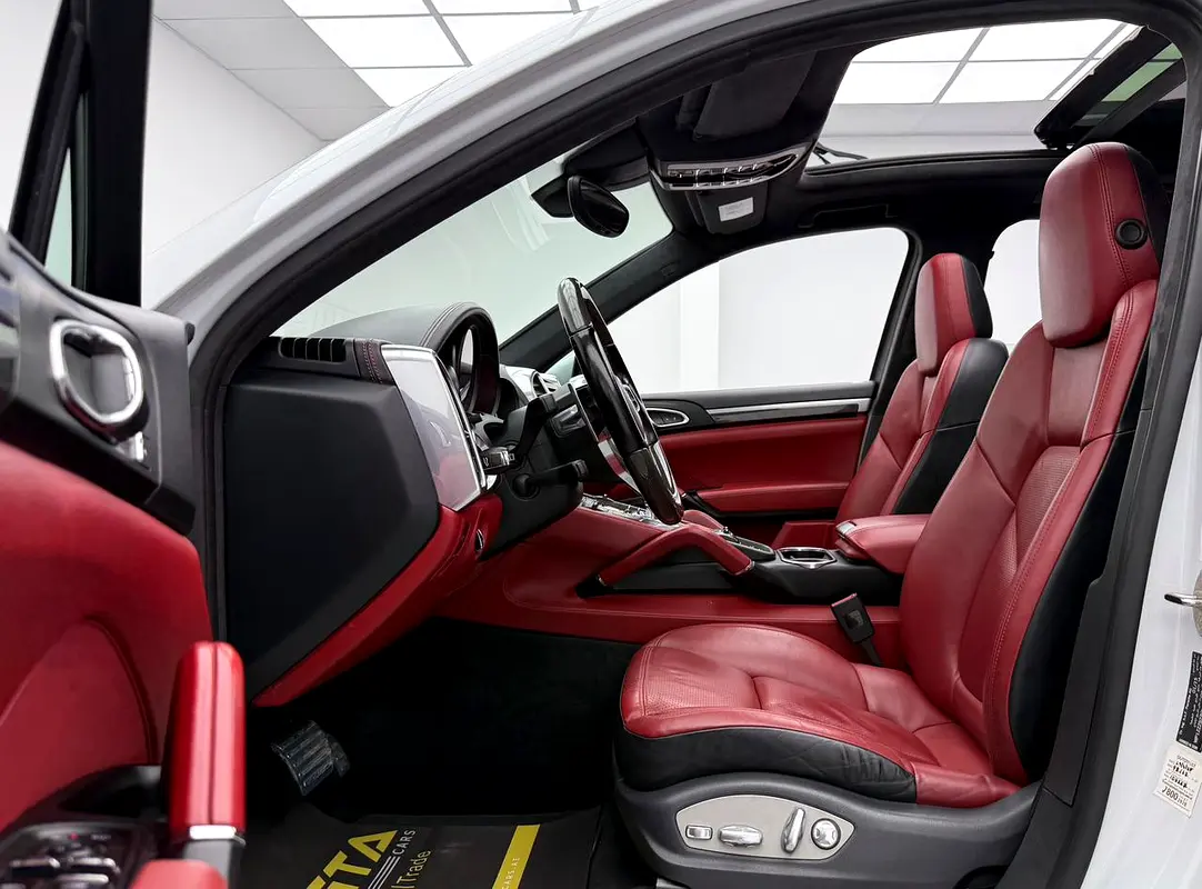 PORSCHE Cayenne GTS 2016 - photo 8 - Import Émirats | International Cars