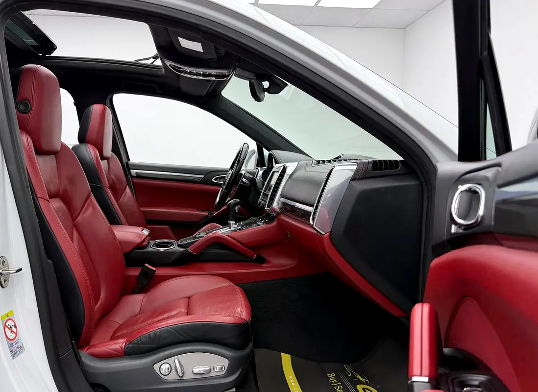 PORSCHE Cayenne GTS 2016 - photo 9 - Import Émirats | International Cars