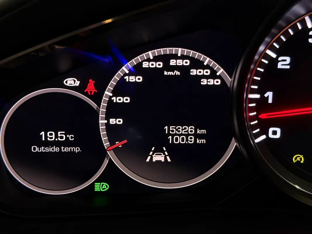 PORSCHE Cayenne Turbo 2019 - photo 11 - Import Émirats | International Cars