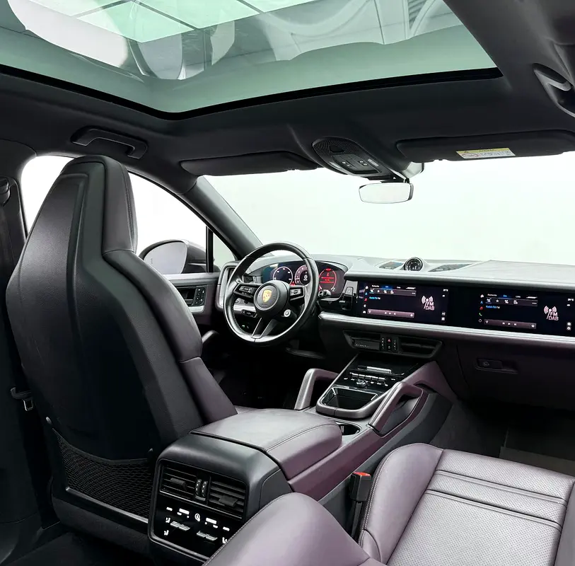 PORSCHE Cayenne S 2024 - photo 12 - Import Émirats | International Cars